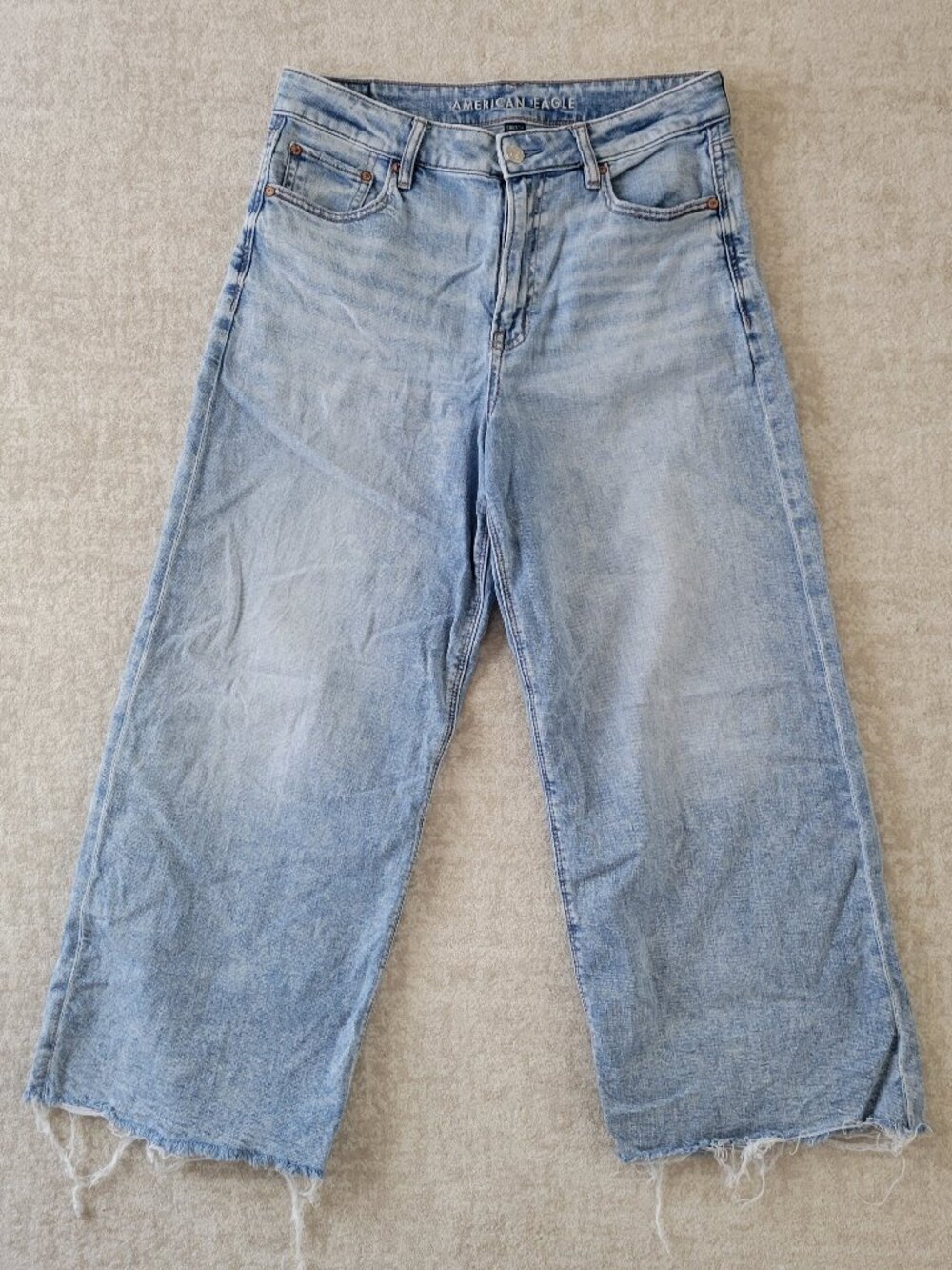 American Eagle Super High Rise Wide Leg Cropped Jeans 6 Womens Light Wash Blue